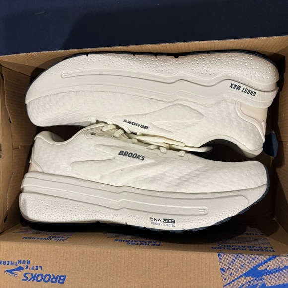 Womens Brooks Ghost Max 2 - Picture 2 of 5